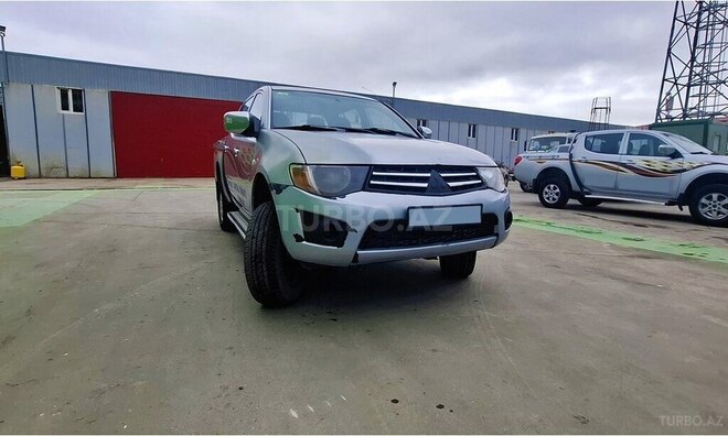 Mitsubishi L200 2011, 414,000 km - 2.5 l - Sumqayıt