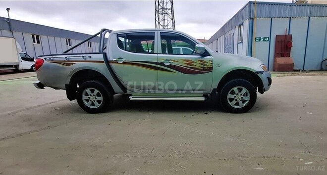 Mitsubishi L200 2011, 414,000 km - 2.5 l - Sumqayıt
