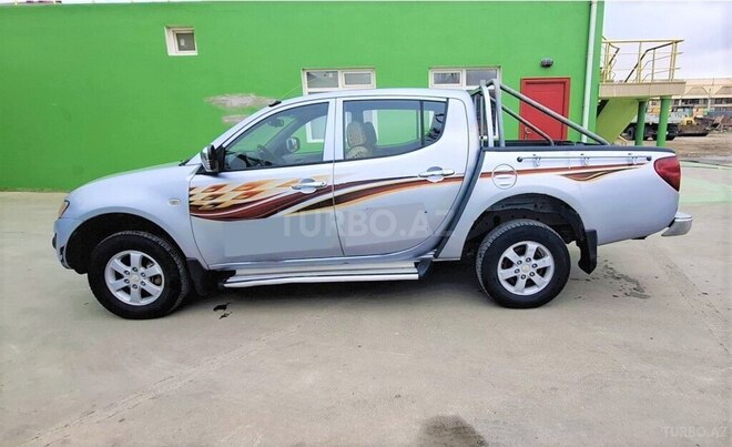 Mitsubishi L200 2011, 414,000 km - 2.5 l - Sumqayıt