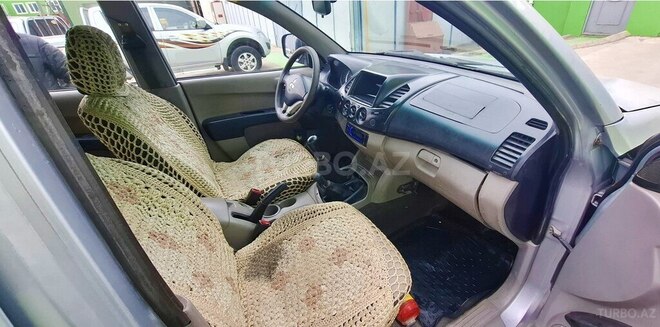 Mitsubishi L200 2011, 414,000 km - 2.5 l - Sumqayıt