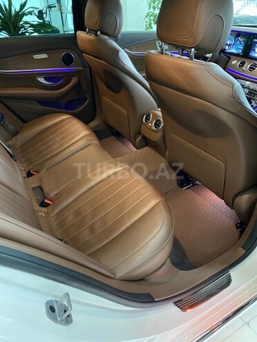 Mercedes E 220 d-11