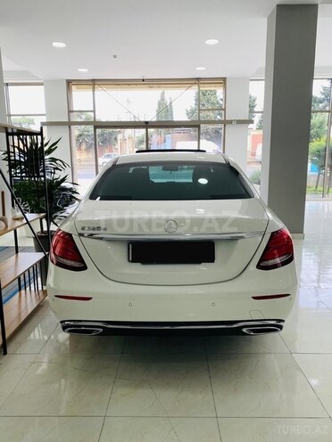 Mercedes E 220 d-6
