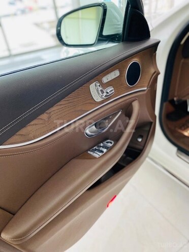 Mercedes E 220 d-12