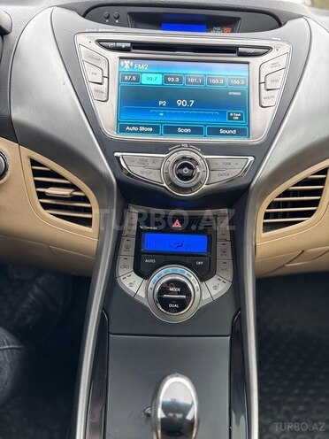 Hyundai Elantra 2012, 233,355 km - 1.8 л - Quba