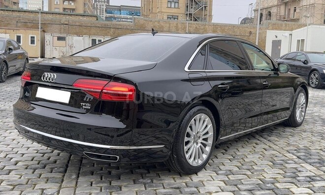 Audi A8-3