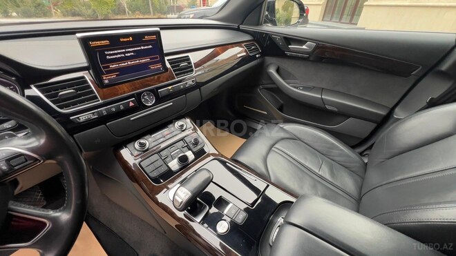 Audi A8-7