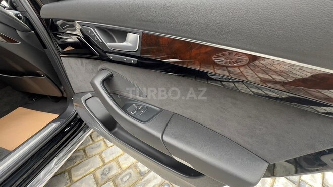 Audi A8-9