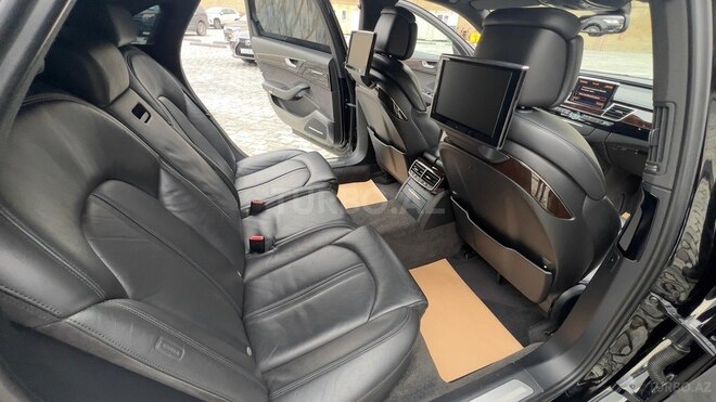 Audi A8-8