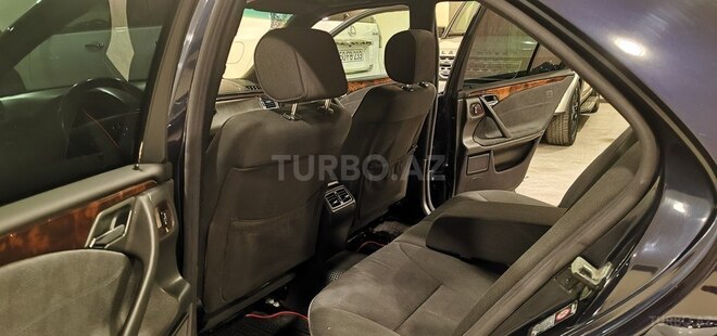 Mercedes E 270 2001, 245,000 km - 2.7 l - Sumqayıt