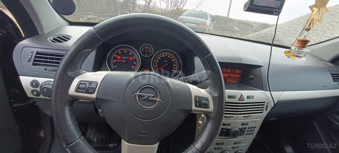 Opel Astra 2007, 265,000 km - 1.6 л - Quba