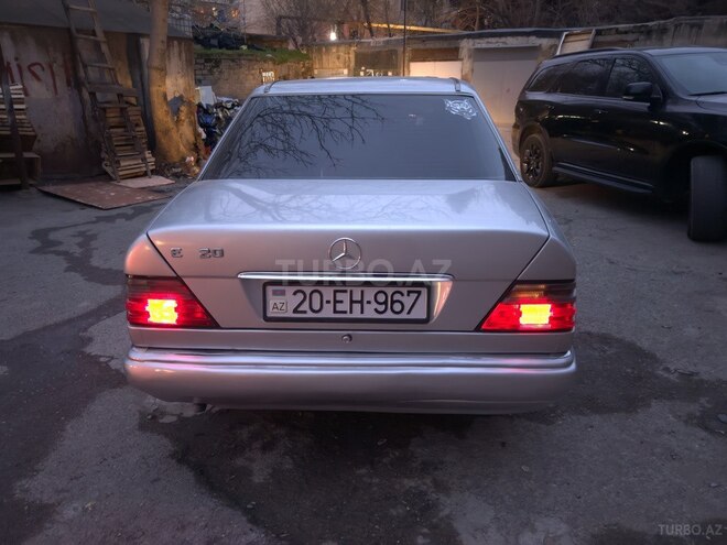 Mercedes E 220 1994, 452,892 km - 2.2 l - Bakı