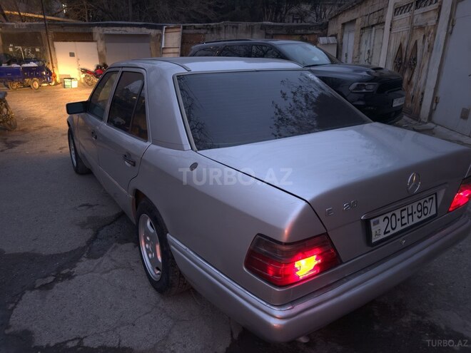 Mercedes E 220 1994, 452,892 km - 2.2 l - Bakı