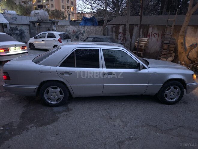 Mercedes E 220 1994, 452,892 km - 2.2 l - Bakı