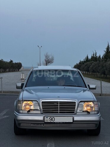 Mercedes E 280 1993, 348,000 km - 2.8 л - Bakı