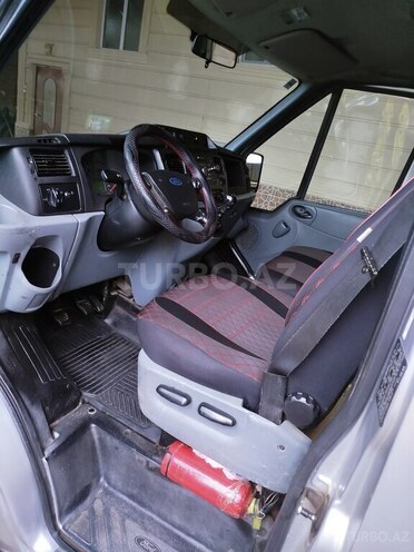 Ford Transit-6