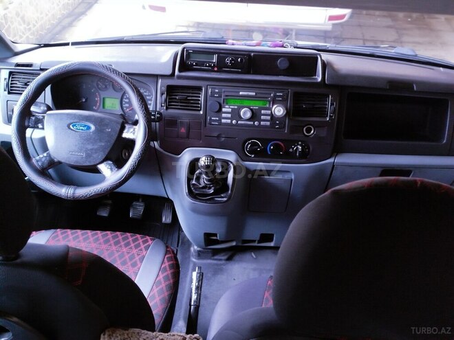 Ford Transit-7