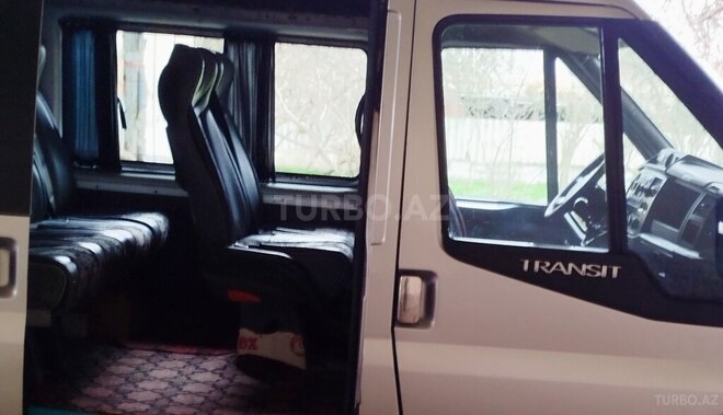 Ford Transit-9