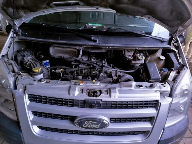 Ford Transit-11