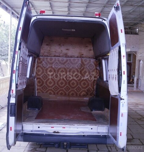 Ford Transit-8