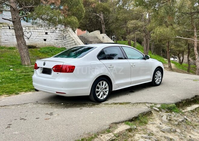 Volkswagen Jetta-4