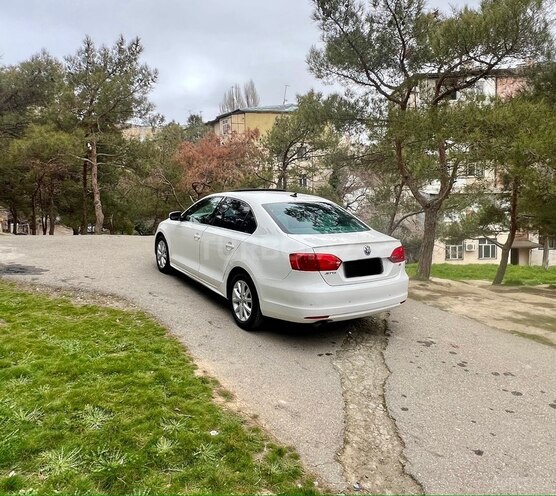 Volkswagen Jetta-2