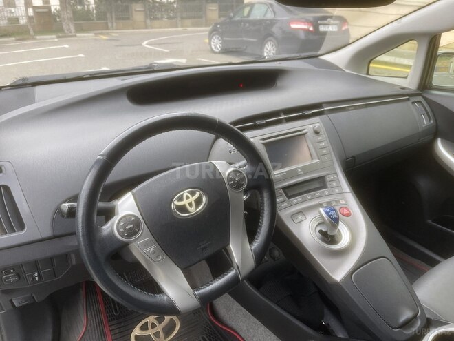 Toyota Prius 2015, 142,427 km - 1.8 л - Bakı