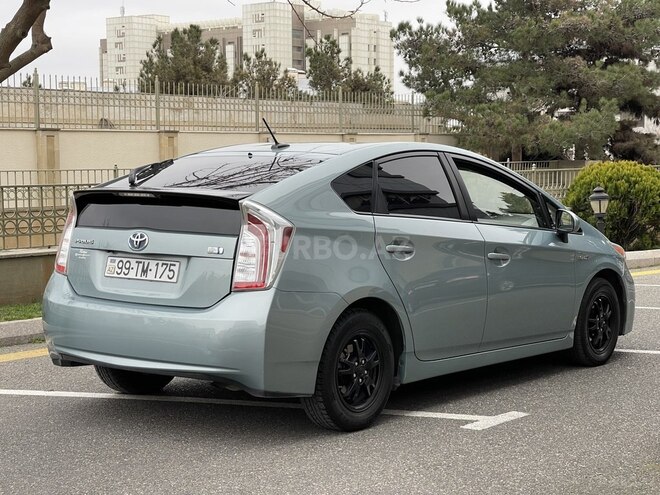 Toyota Prius 2015, 142,427 km - 1.8 л - Bakı