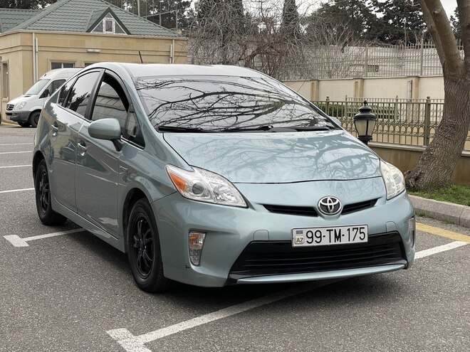 Toyota Prius 2015, 142,427 km - 1.8 л - Bakı