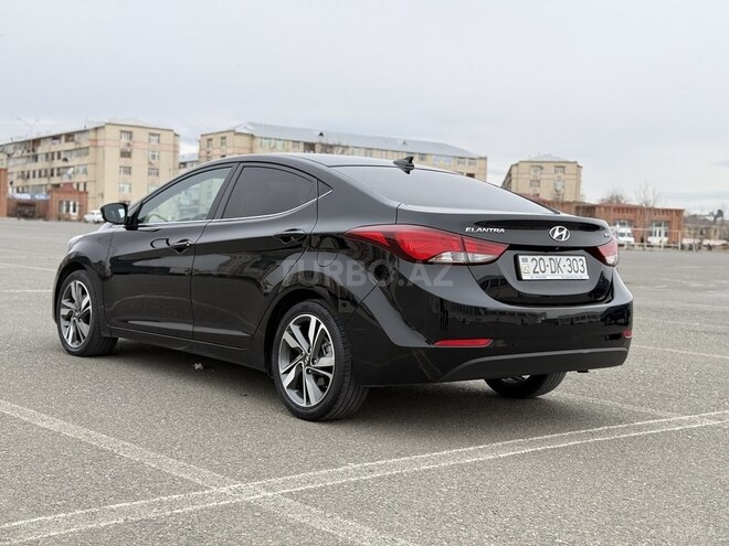 Hyundai Elantra-9