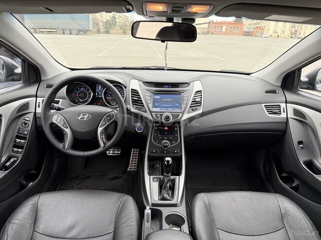 Hyundai Elantra-11