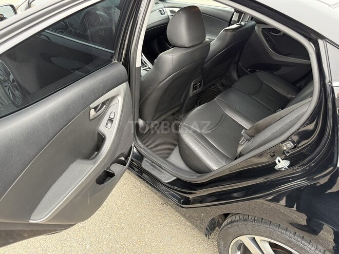 Hyundai Elantra-17
