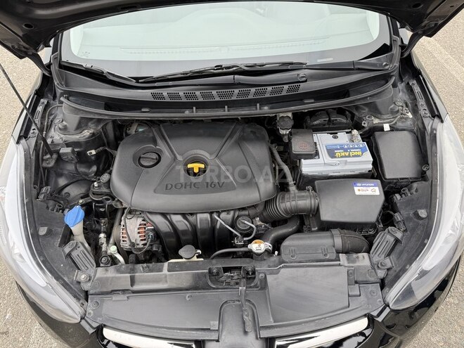 Hyundai Elantra-18