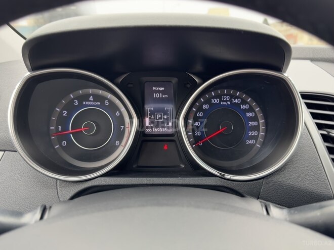 Hyundai Elantra-21