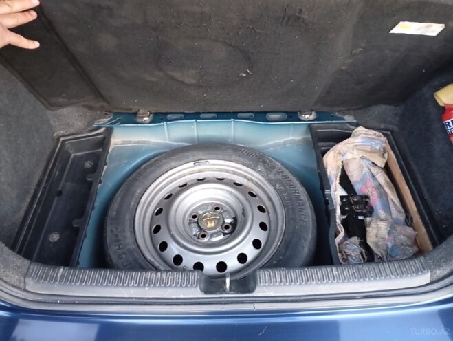 Toyota Corolla 2004, 331,600 km - 1.4 l - Sumqayıt