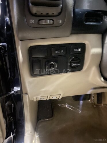 Toyota Land Cruiser-9