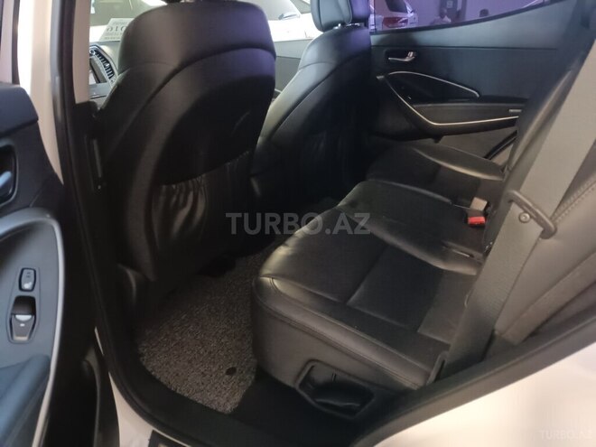 Hyundai Santa Fe-13