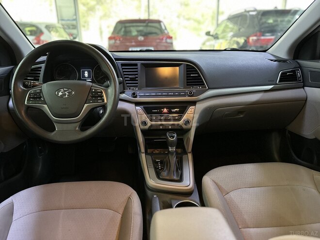 Hyundai Elantra-9