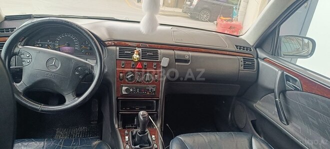 Mercedes E 220 d 1999, 230,754 km - 2.2 л - Sumqayıt