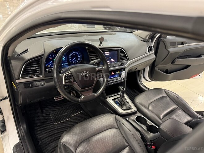Hyundai Elantra 2016, 180,000 km - 1.6 л - Bakı