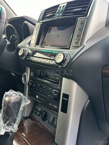 Toyota Land Cruiser Prado-13