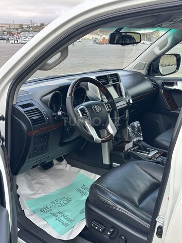 Toyota Land Cruiser Prado-11