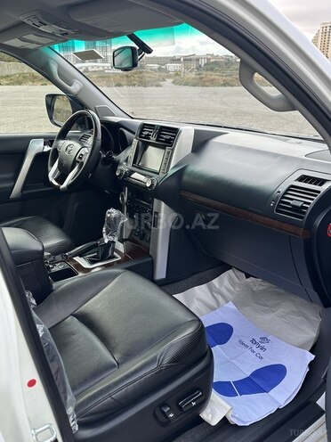 Toyota Land Cruiser Prado-10