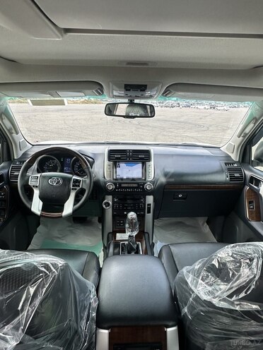 Toyota Land Cruiser Prado-17