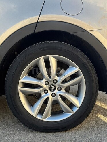 Hyundai Santa Fe-12