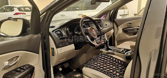 Kia Carnival-18