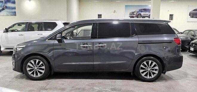 Kia Carnival-8