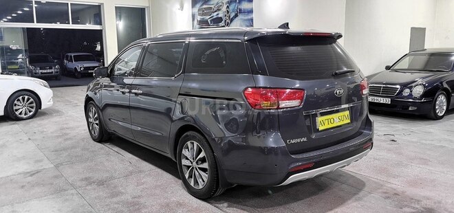 Kia Carnival-2