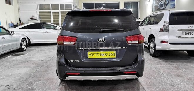 Kia Carnival-4
