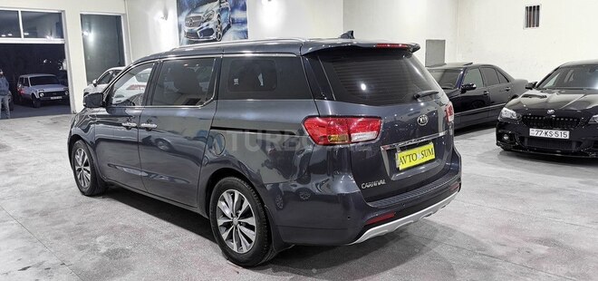 Kia Carnival-10
