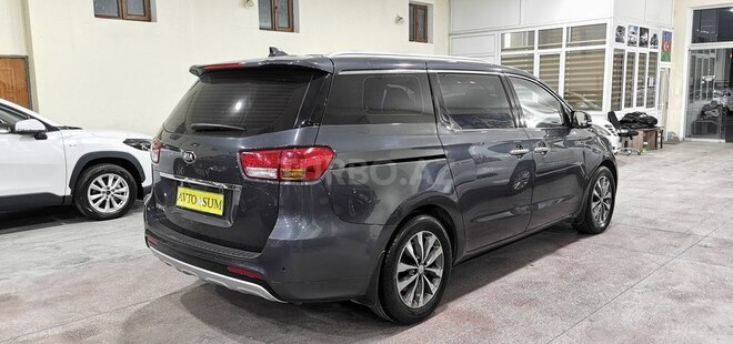 Kia Carnival-11
